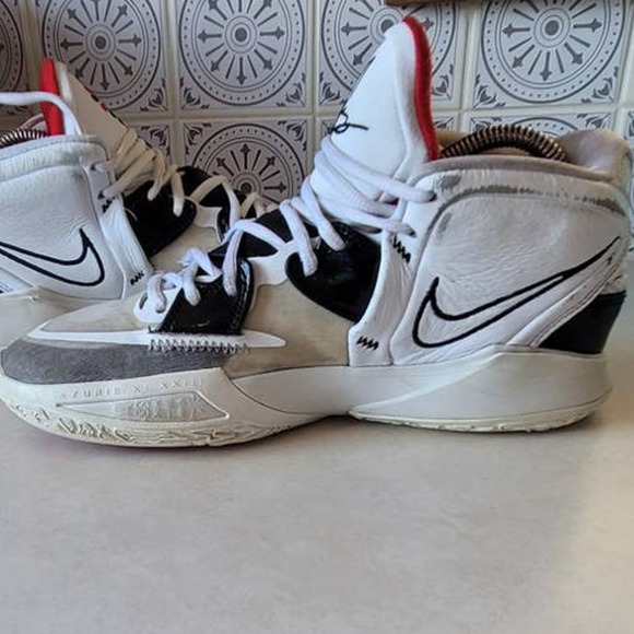 Nike Kyrie Infinity White Black Red Basketball Shoes Men's 8.5 - Picture 10 of 10